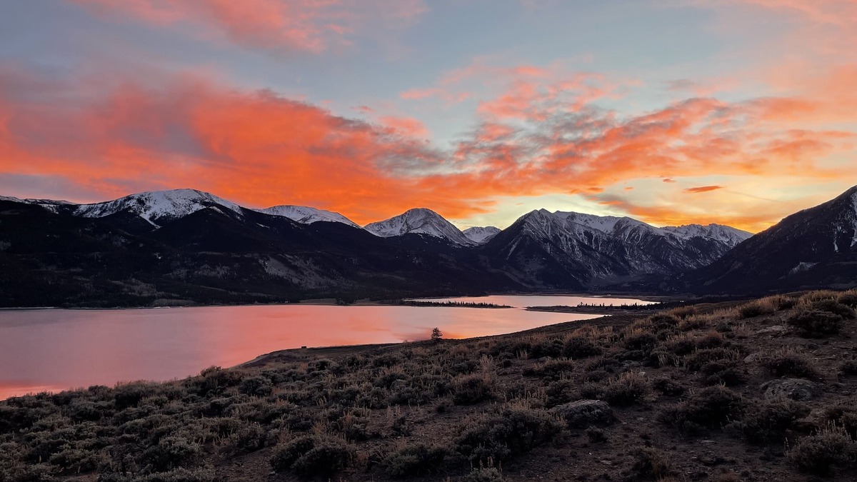 Twin Lakes House | Breath Taking Views