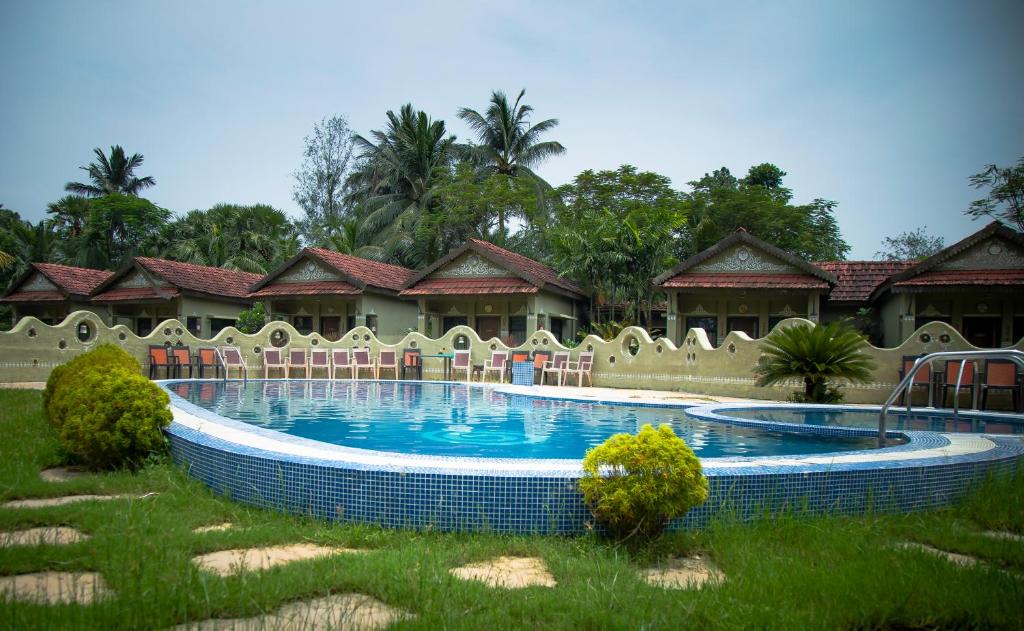 Diamond Harbour Resort | Breathing Earth - Rooms and Pool