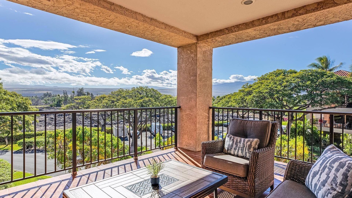 Waikoloa Condo | Breathtaking Mountain Views Beach Walk Condo w/Marble Bath