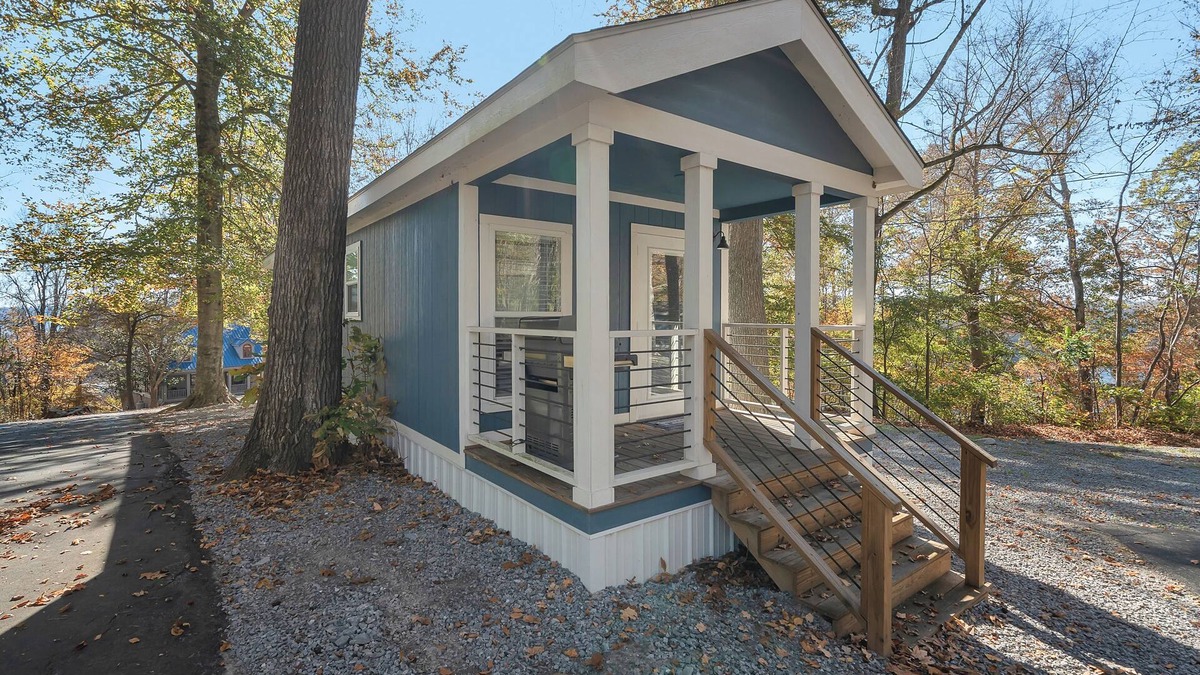 Jamestown Cabin | Breathtaking 1-Bedroom Tiny Home 1/2 Mile from Marina and Boat Ramp #418!
