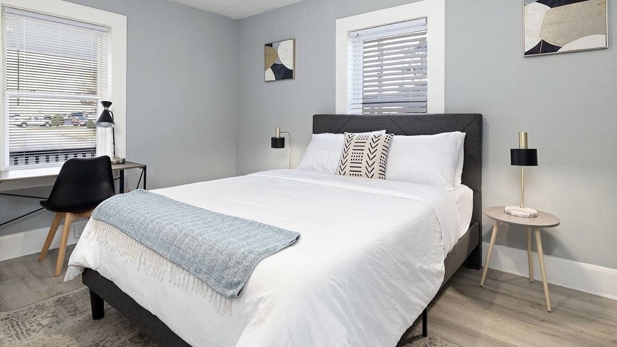 Springfield House | Breathtaking 1BD 1BTH Springfield Studio Apartment
