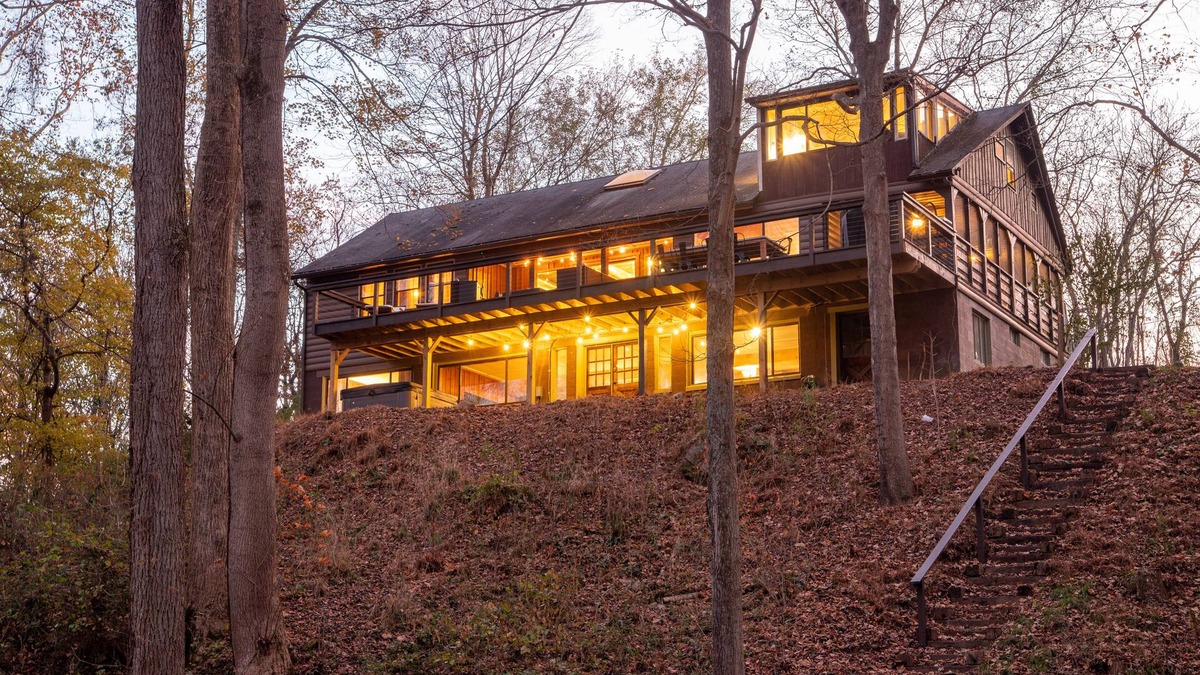 Great Cacapon House | Breathtaking! 5 Acre Private Riverfront Cabin in the Mountains!
