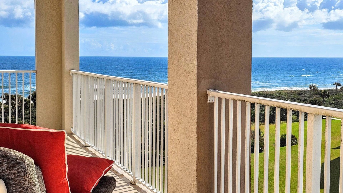 Palm Coast Condo | 🌴Breathtaking 5th Floor Ocean Views. Corner unit🌅Wraparound Balcony! 🏊‍♀️3 Pools