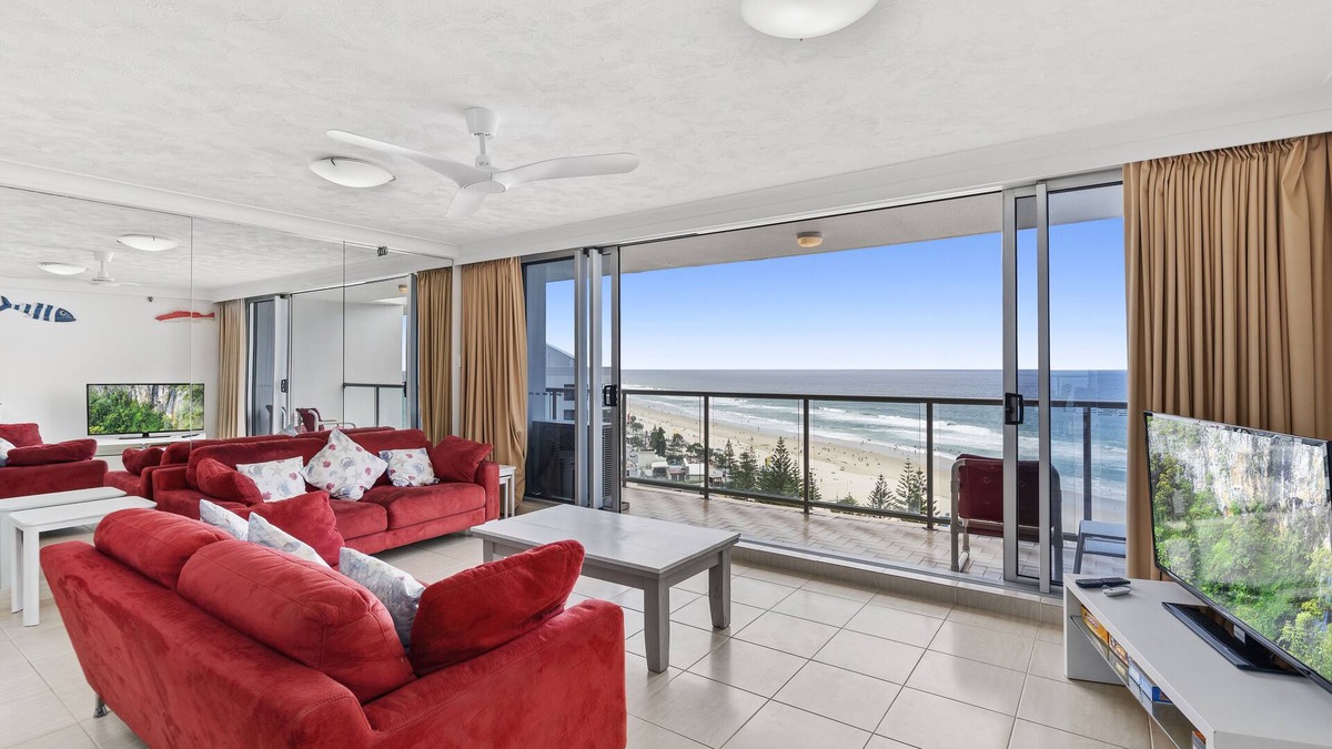Surfers Paradise Apartment | Breathtaking Beach & Ocean Views. Free Fast Wifi. Best Location