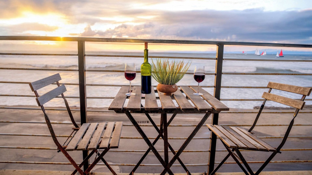 Costa Apartment | Breathtaking BEACHFRONT 1 Bedroom Apt