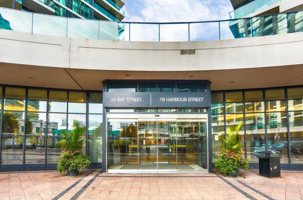 Downtown Toronto Apartment | Breathtaking CN Tower & lakeview in heart of DT