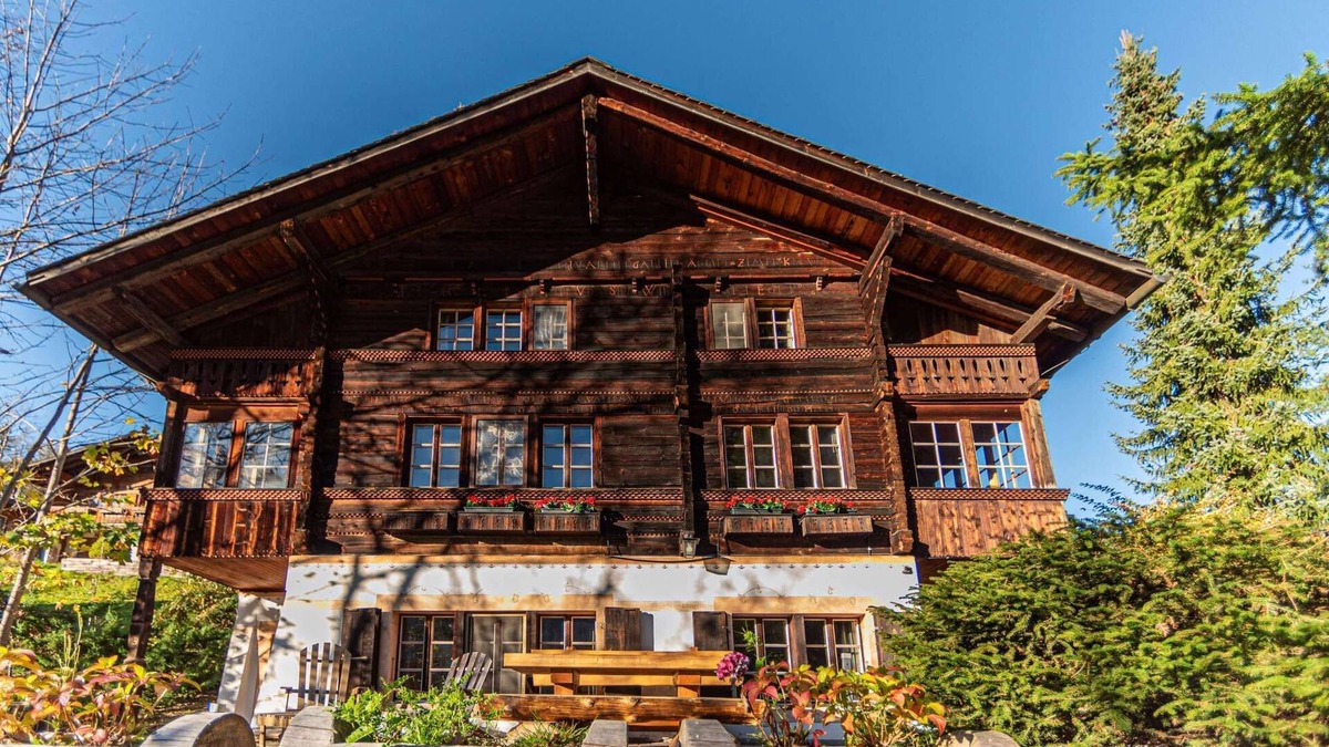 Grindelwald Ski Chalet | Breathtaking Eiger views, 300 year old chalet