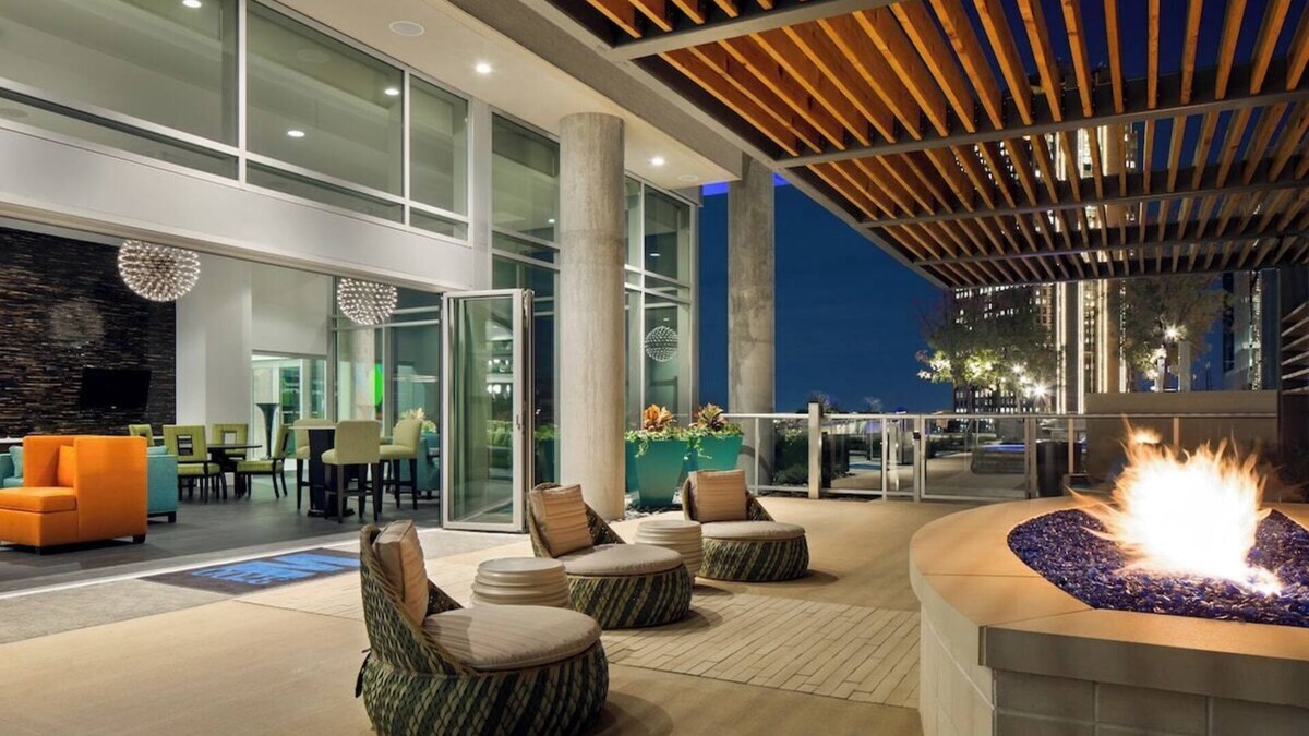 Cityplace Apartment | Breathtaking high-rise on McKinney Ave
