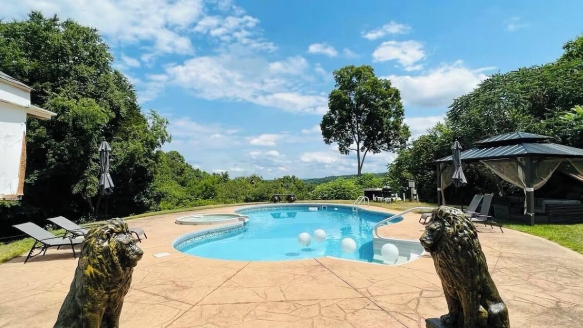 Columbia House | Breathtaking home with unforgettable views