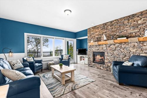 Two Harbors Apartment | Breathtaking Lake Views 1BR King Suite, Kitchen & Heated Pools