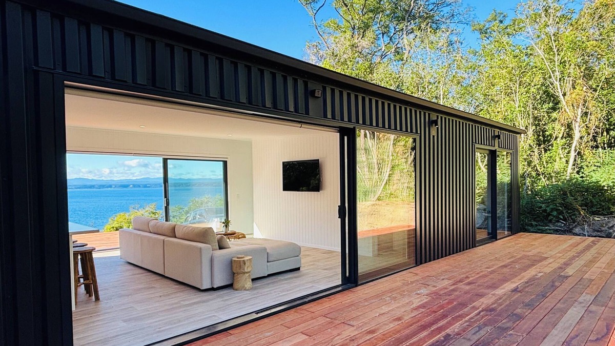 Acacia Bay House | Breathtaking Lake Views