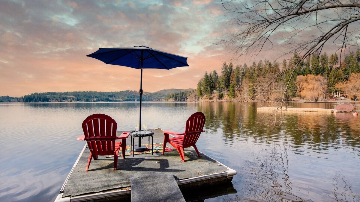 Hauser House | Breathtaking Lake Views | Private Dock, Fire Pit & Chef’s Kitchen