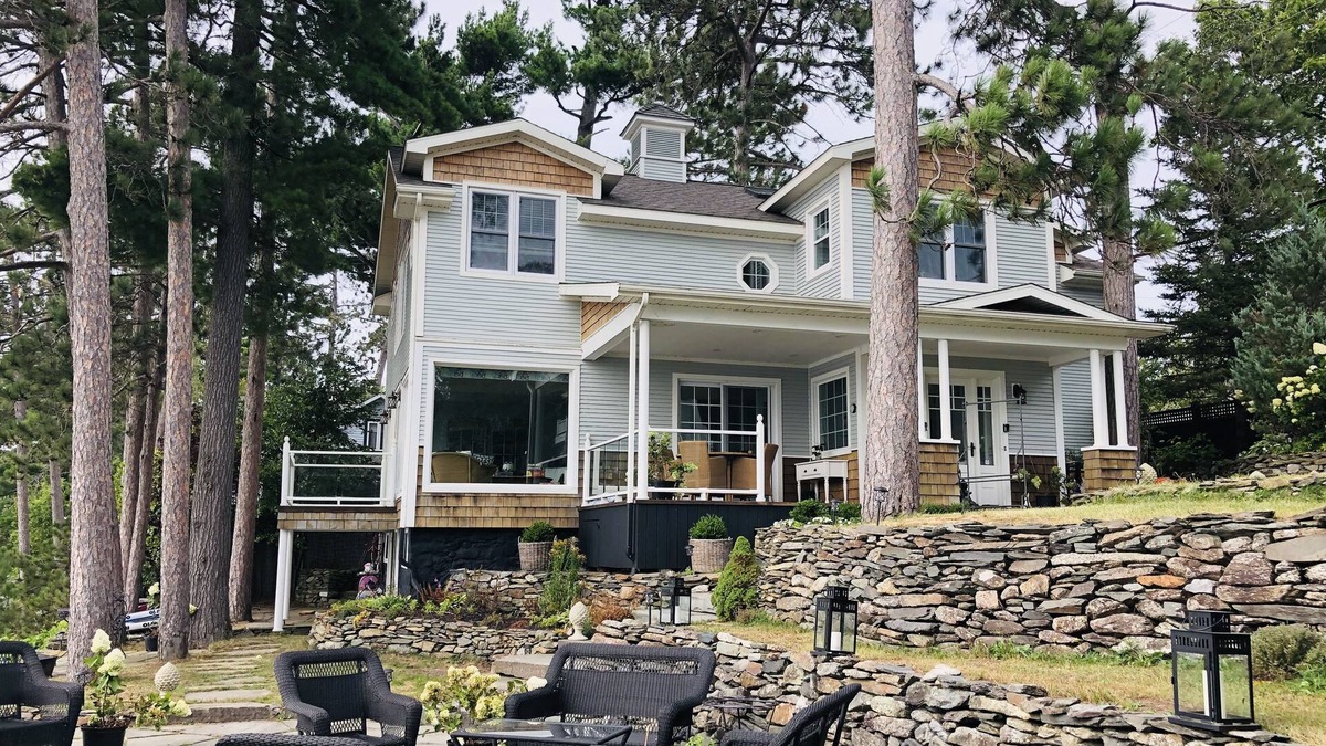 Lac-Brome House | Breathtaking Lakefront View Million Dollar View by the Lake in Quebec