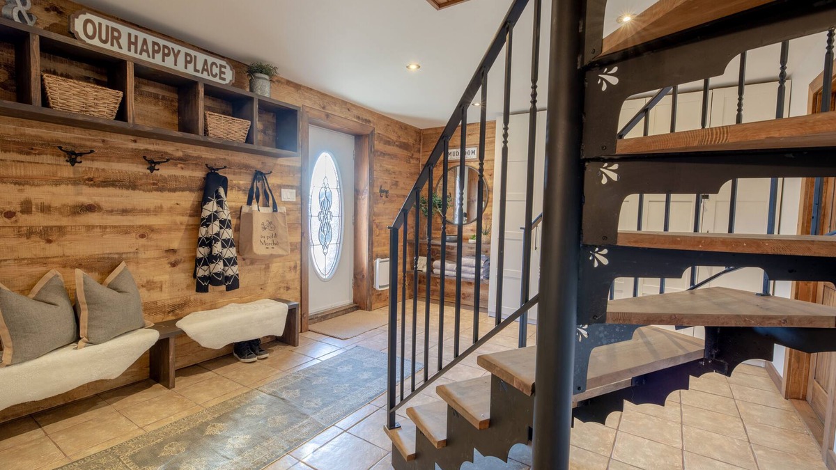 Saint-Faustin-Lac-Carre Ski Chalet | Breathtaking log house w/HotTub - Winter paradise