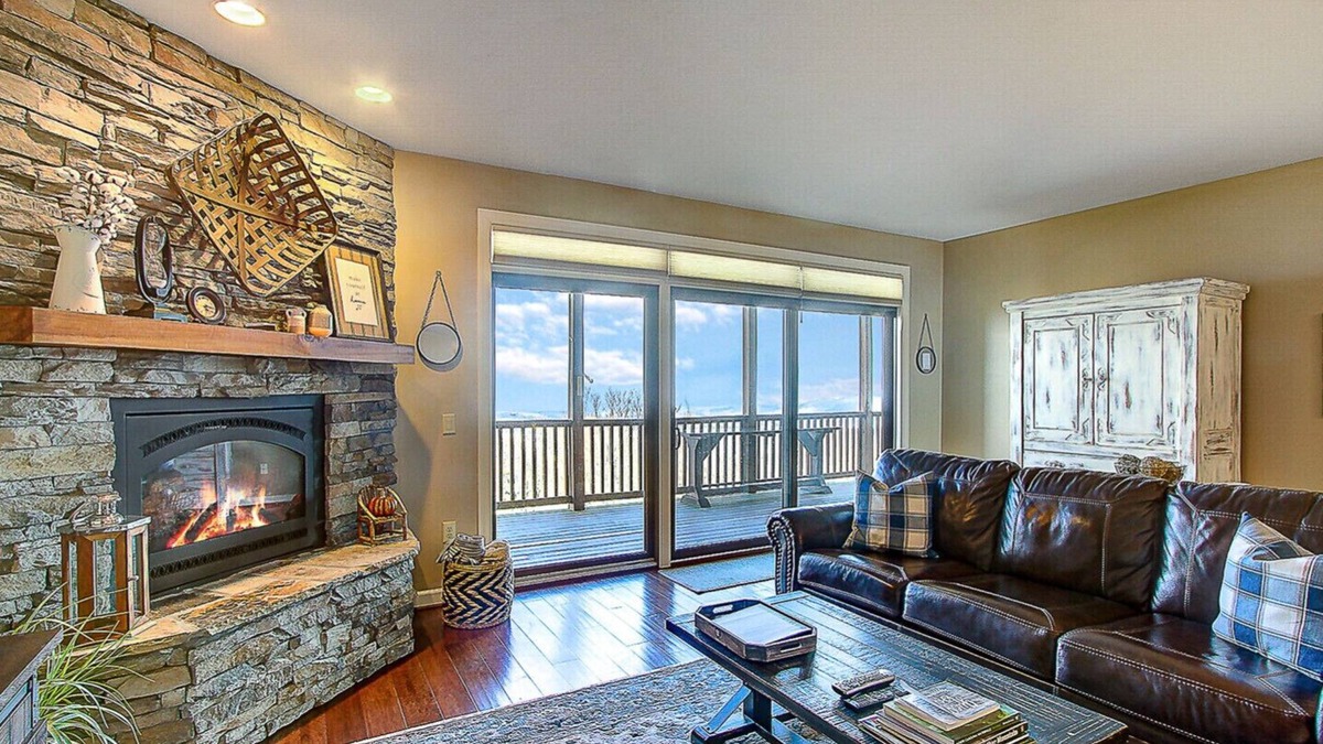 Sugar Mountain Condo | Breathtaking Mountain View-come enjoy this cozy retreat!