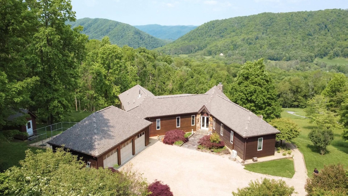 Hot Springs House | Breathtaking Mountain Views 5 min to Omni Homestead Resort!n