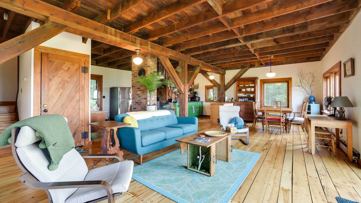 North Pownal Cabin | Breathtaking Mtn Views: Stylish Rustic Retreat!