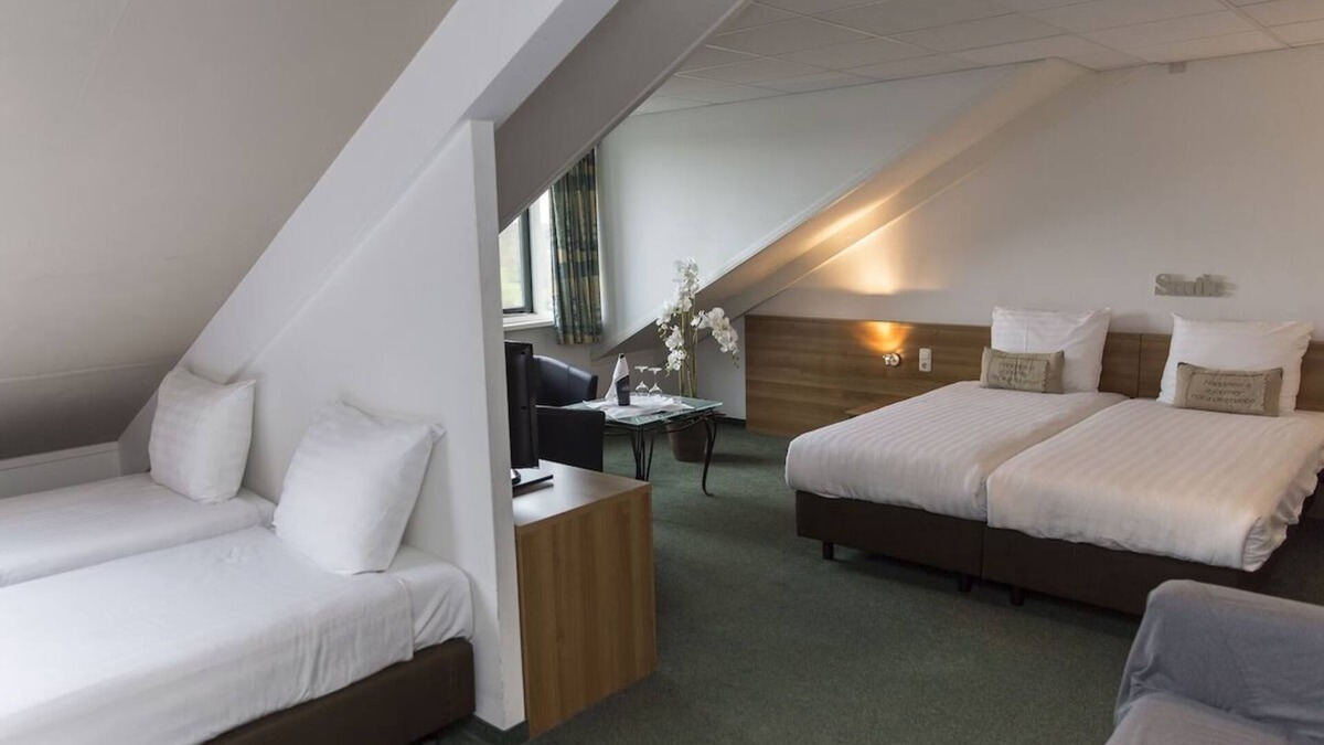 Heerenveen Hotel | Breathtaking Nature | Relaxing Haven close to Local Landmarks, Reserves & Dining
