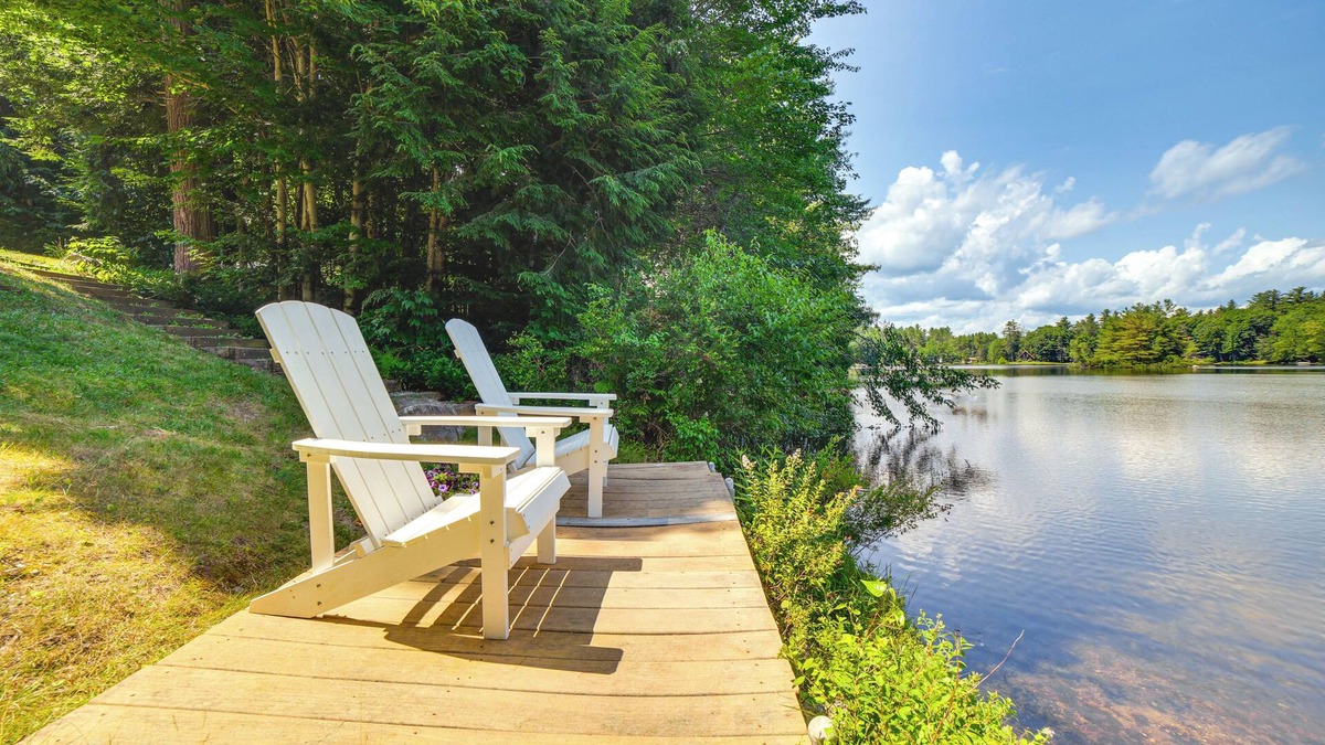 Newbury Cottage | Breathtaking Newbury Cottage w/Deck on Chalk Pond