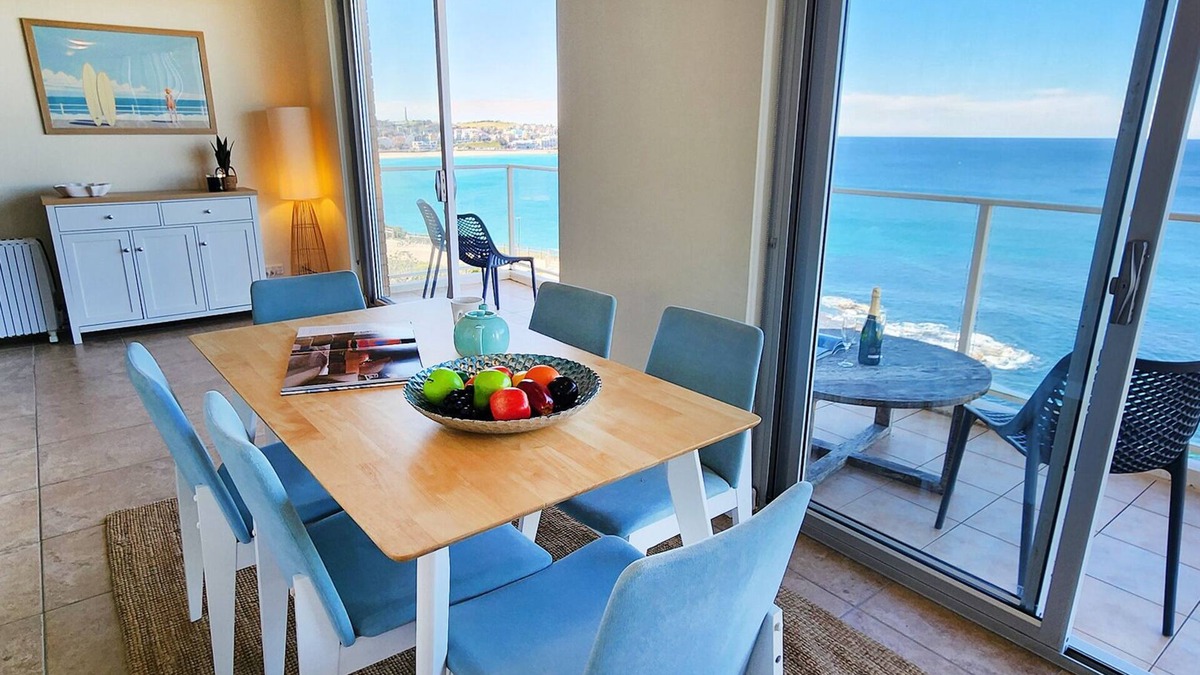 Bondi Apartment | Breathtaking Ocean Views - 2 bedroom apartment with parking