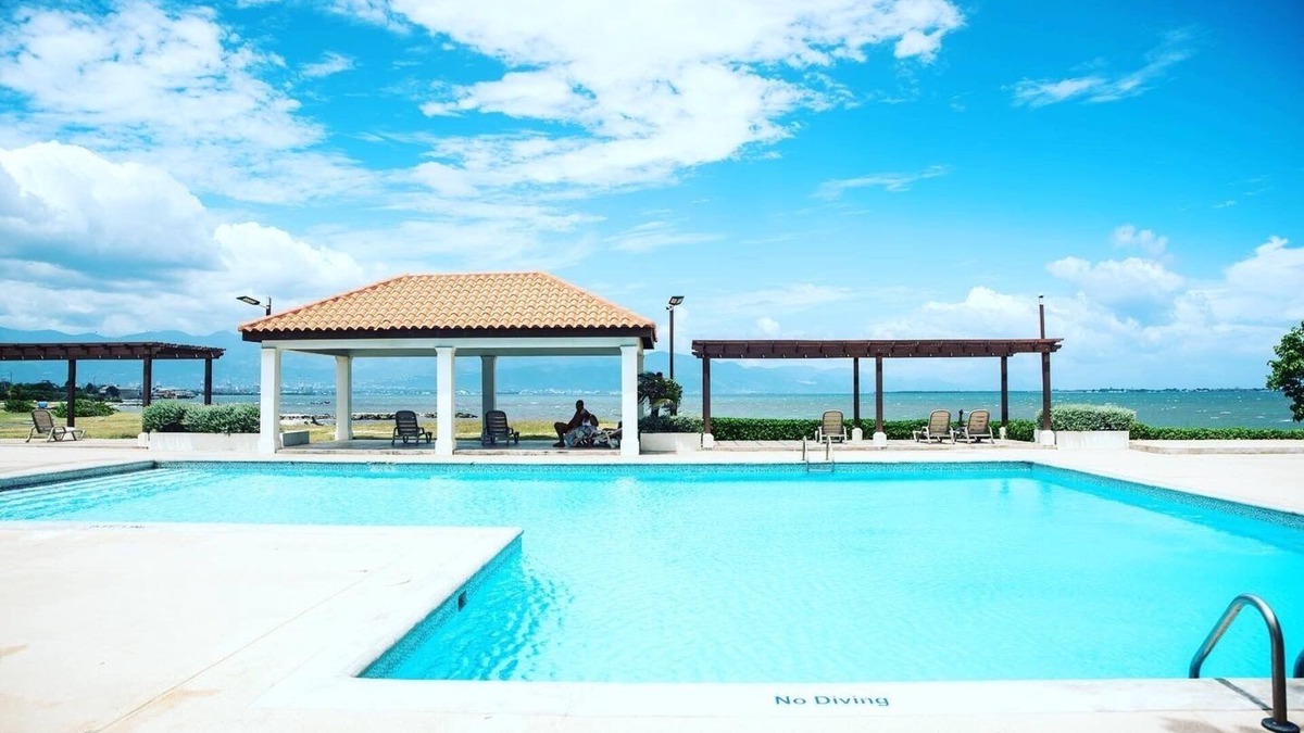 Portmore House | Breathtaking Oceanfront Views