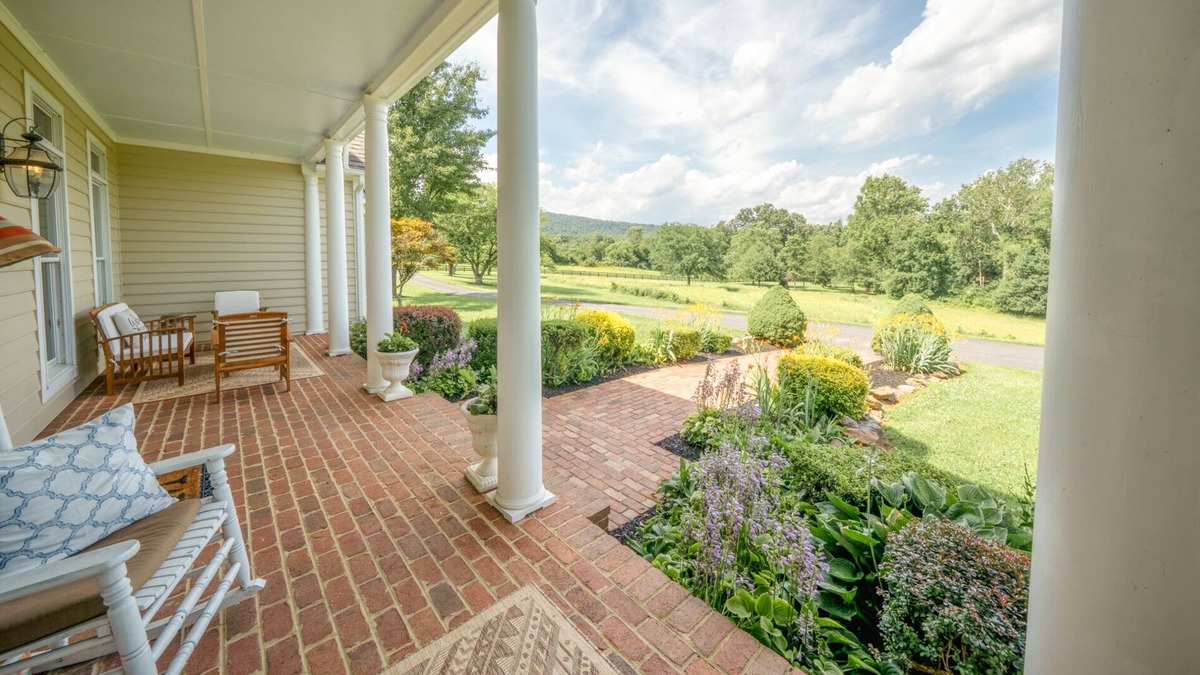 Round Hill House | Breathtaking private retreat near Est. Wineries & Breweries