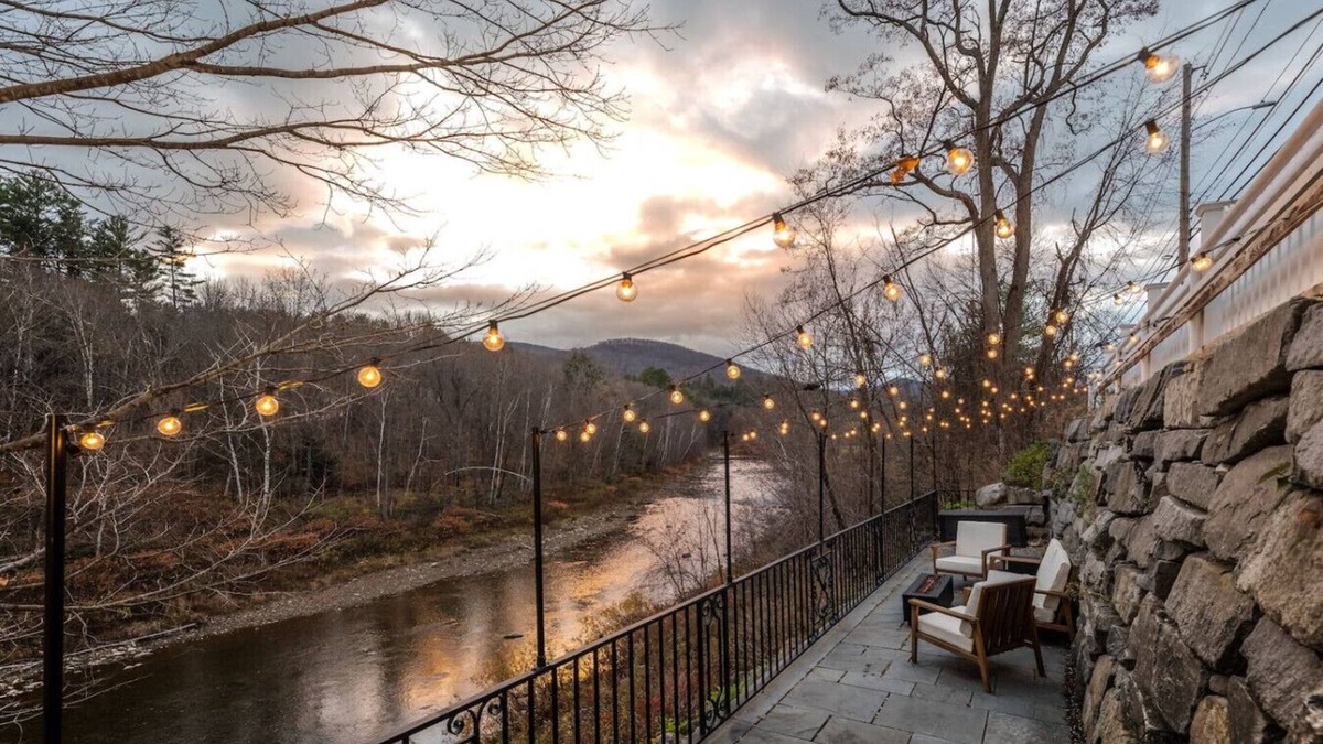 Bridgewater House | Breathtaking Riverfront Farmhouse w/Mountain Views