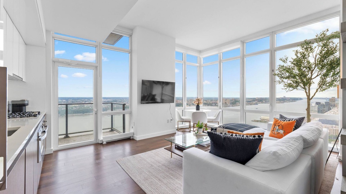 Hell's Kitchen Apartment | BREATHTAKING SKYLINE VIEWS! Corner Luxury 2BR/2BA near Times Sq + Video Tour
