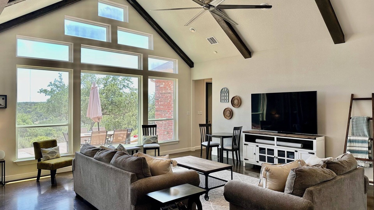 Paluxy House | Breathtaking Texas Hill Country Views - Welcome to the Retreat at the Ridge