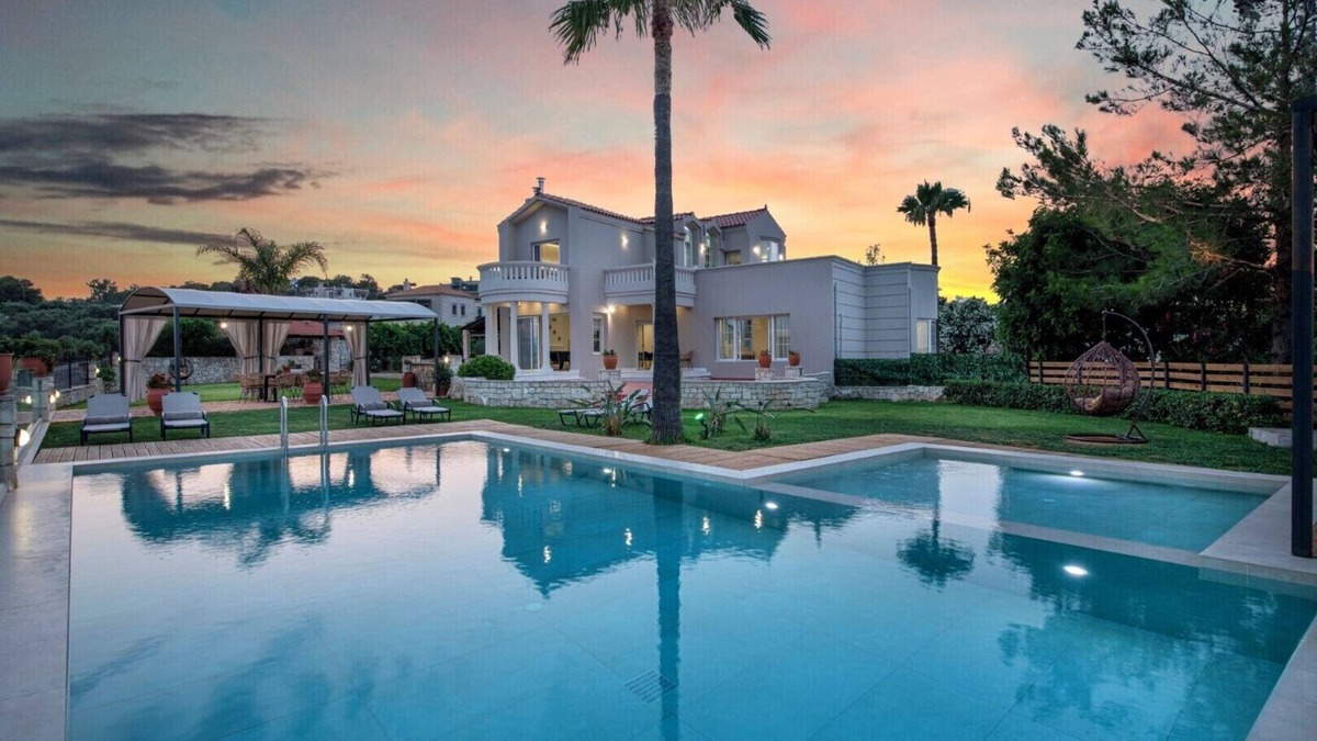 Pitharion Villa | Breathtaking view*Private Heated Pool*15 sleeps*BBQ*390m2