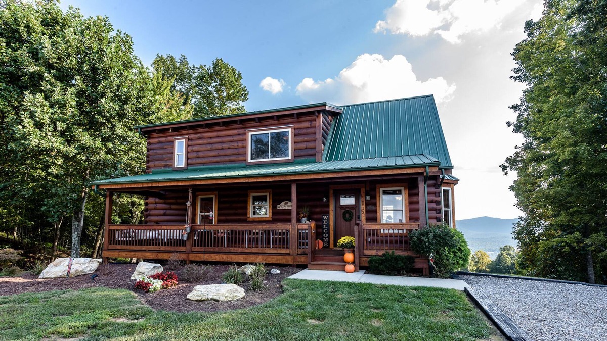 Boomer Cabin | Breathtaking views from Majestic Mountains "All Honey Ridge"