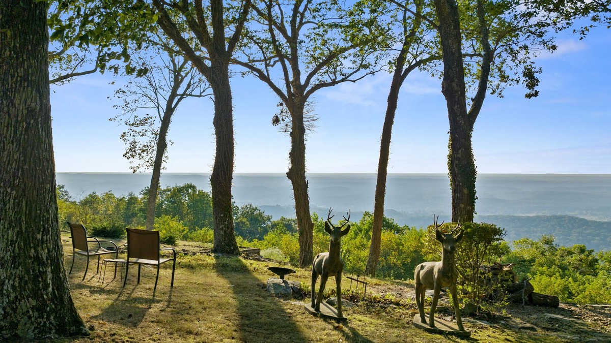 Mentone Cottage | Breathtaking Views From Any Room With Great Rates