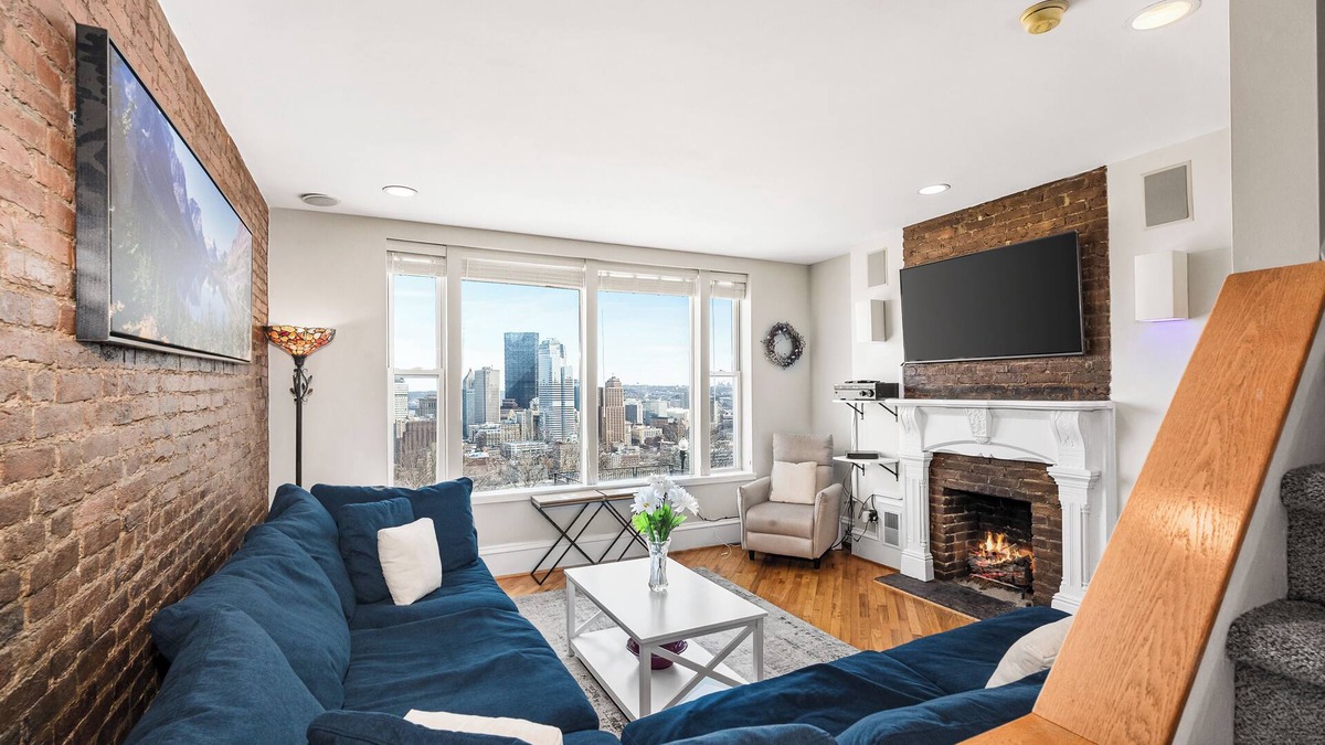Mount Washington House | Breathtaking views of Pittsburgh from Mt. Washington! Rooftop deck + parking!