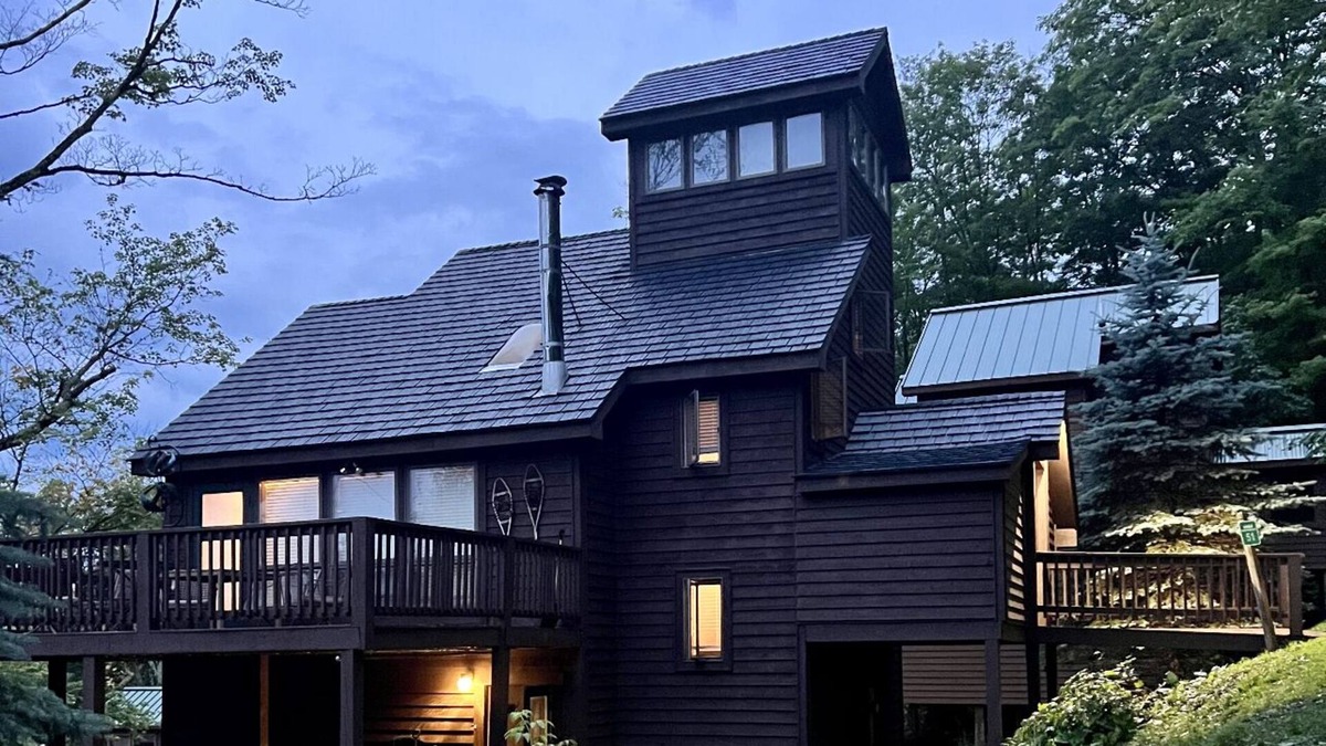 Davis Ski Chalet | Breathtaking Views of the Valley, Hot Tub, Dog-Friendly