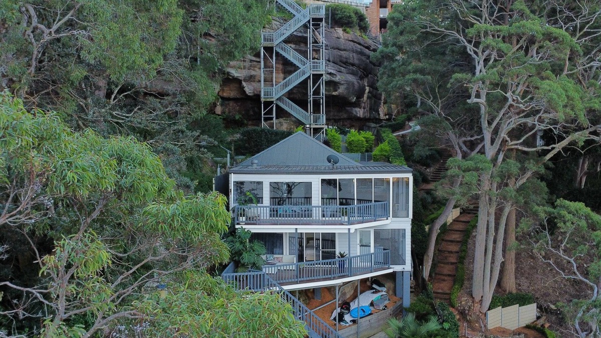 Gymea Bay House | Breathtaking Waterfront Retreat- Studio Apartment