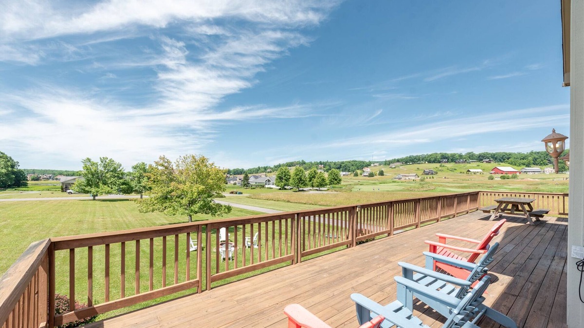 Waterfront Greens House | Breeze Alley: Lake Access, Hot Tub, Pool Table, Community Amenities!
