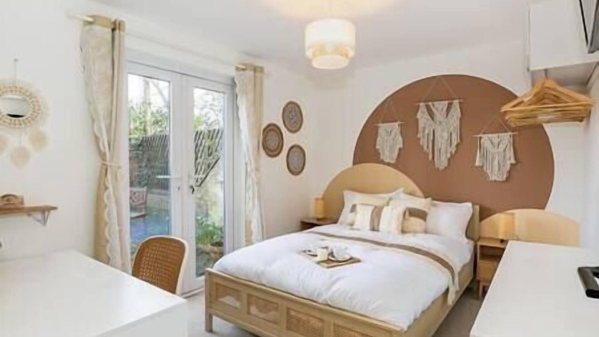 Headington Apartment | Breeze at Bohemian Haven