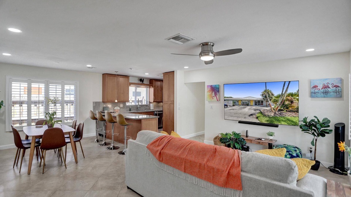 Wilton Manors Apartment | Breeze Garden Mid-Century Modern Apartment