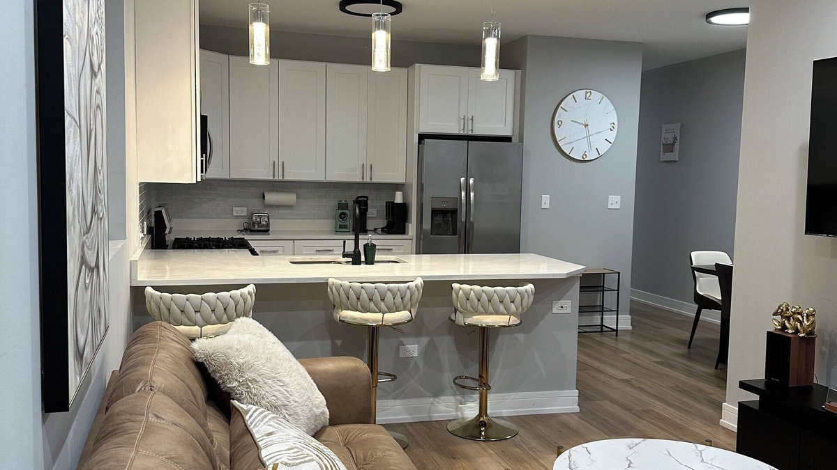 Bronzeville House | Breeze of Bronzeville Chicago: 3 bedroom 2 bath 9 mins from downtown chicago