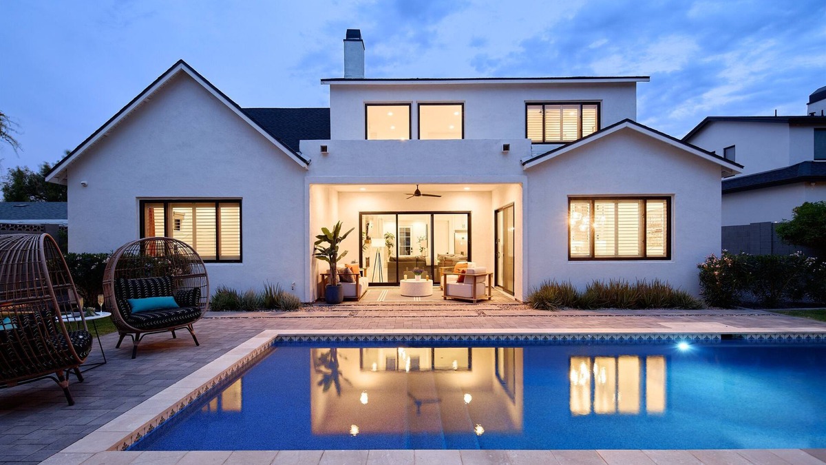 Wilshire Terrace House | Breeze - Sparkling Pool - Mins to Old Town