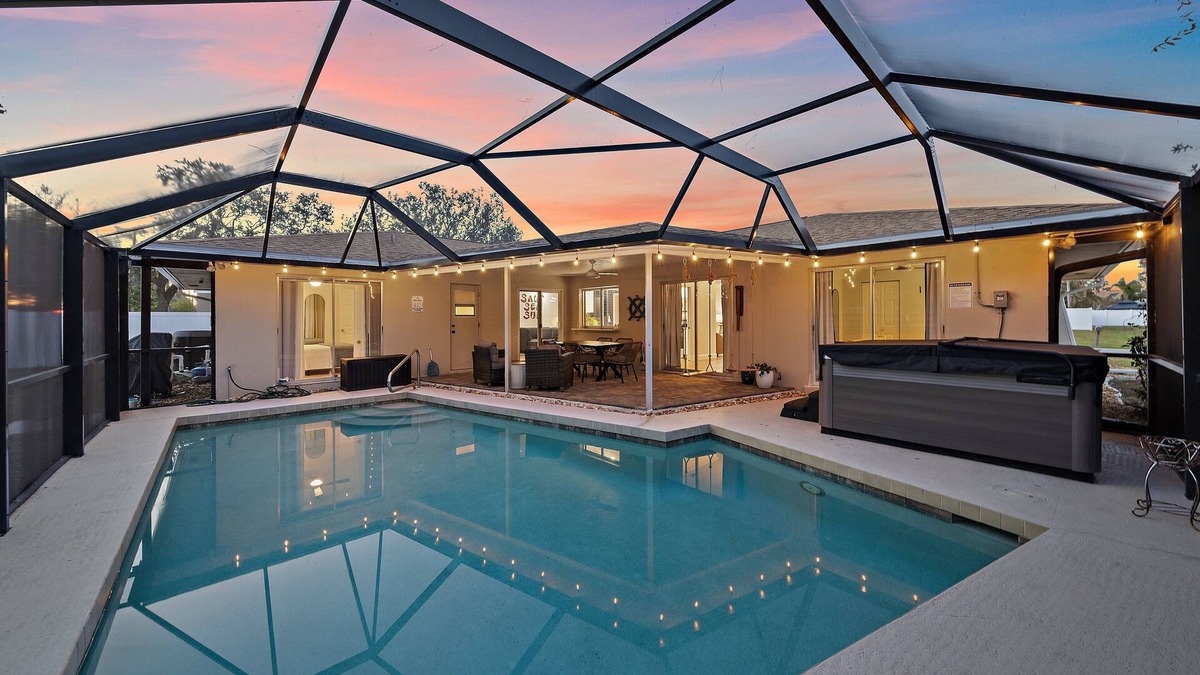 Sarasota House | Breezemont Bungalow | Private pool, Hot tub + Sauna