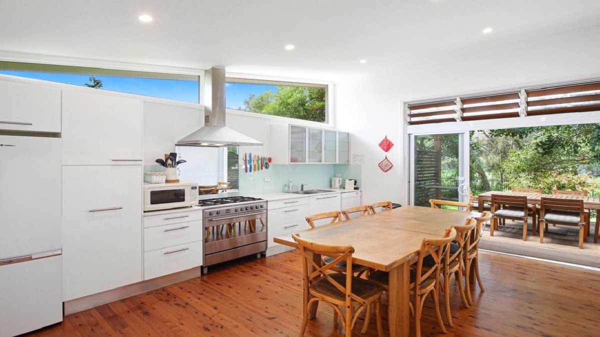 Copacabana House | BREEZEWAY | Easy walk to beach | Accom Holidays
