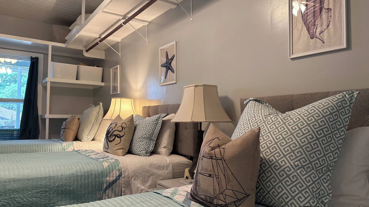 Bacliff House | Breezy Bayshore Bunkhousen