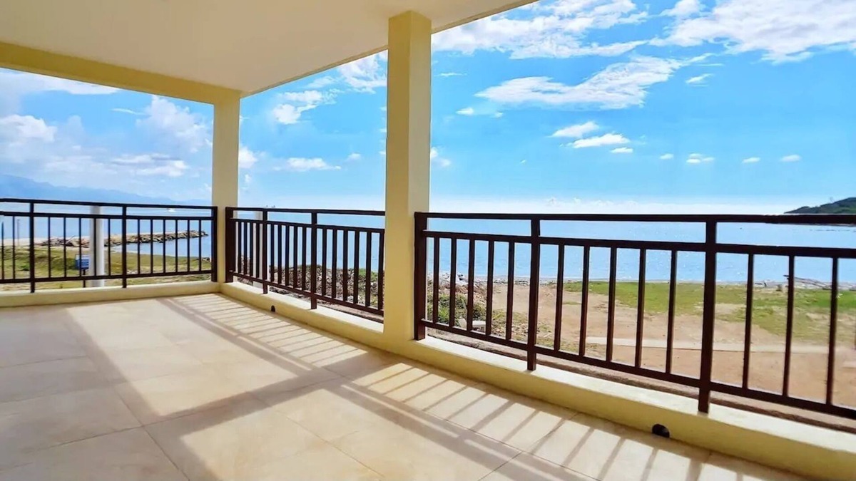 Portmore Villa | Breezy Beachfront Villa in the sunshine