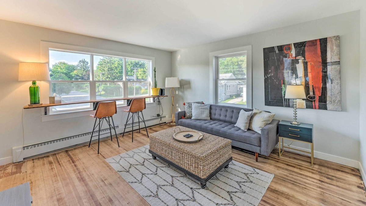 Williams Bay Apartment | Breezy-Chic Apartment - Steps to Geneva Lake!