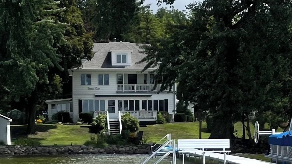 Bass Lake House | Breezy Cliff - Beautiful Lake Front House - 5+ BRs/3 sitting rooms/sauna/yoga