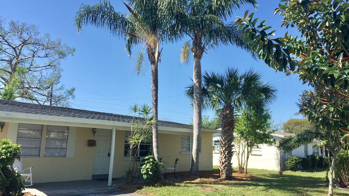 Tropic House | Breezy Cool Vacation Comfy House close to Beaches