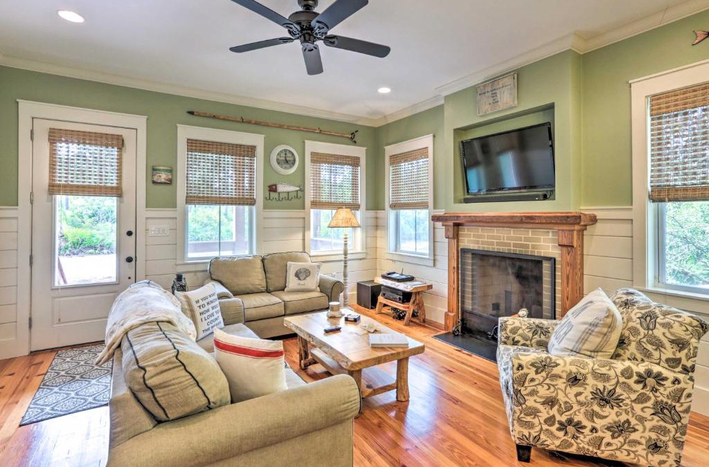 Panacea House | Breezy Home with Grills, Pool and Beach Access!