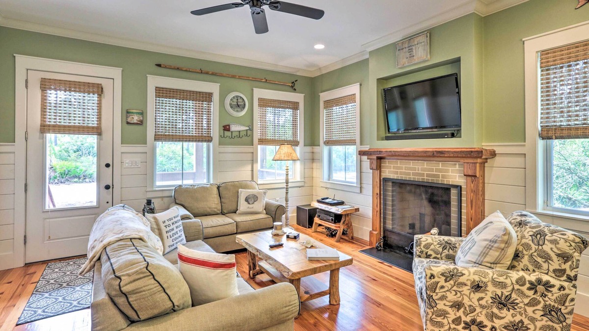 Panacea House | Breezy Home w/Grills, Pool & Beach Access!