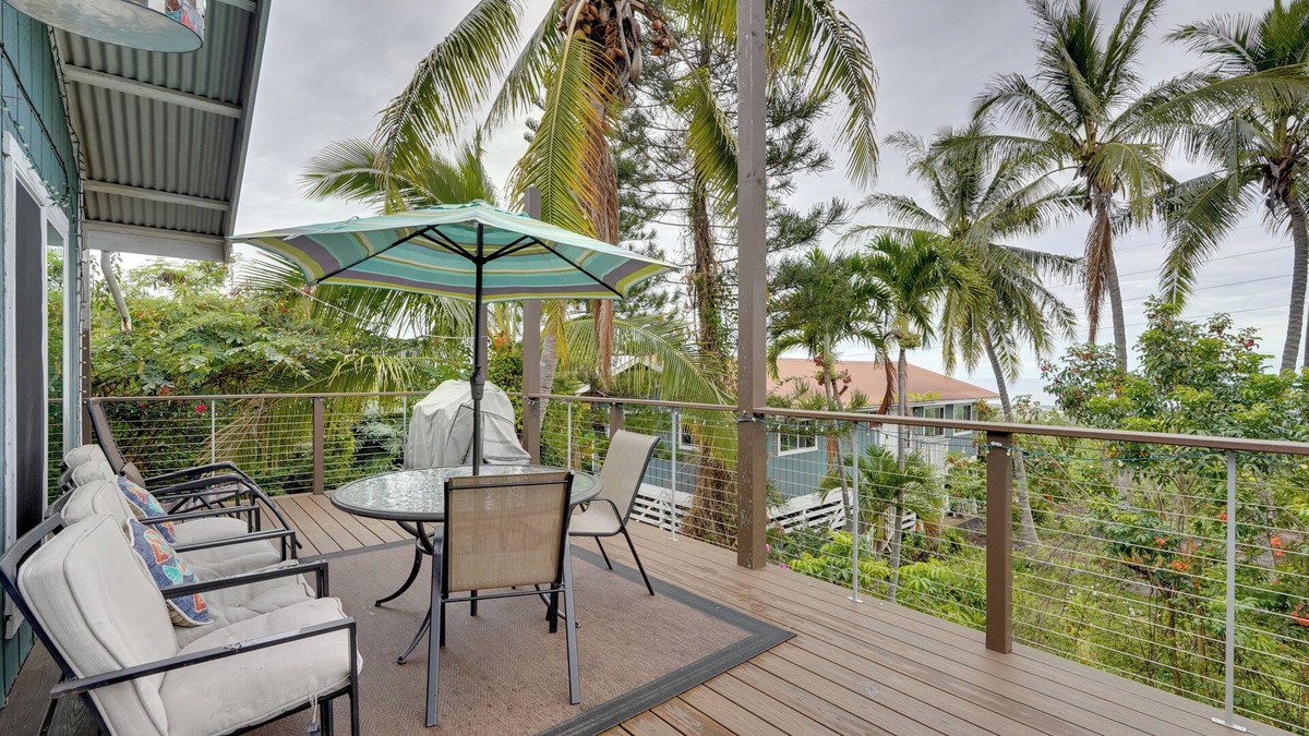 Kona Palisades Cottage | Breezy Kailua-kona Bungalow w/Lanai & Ocean View!